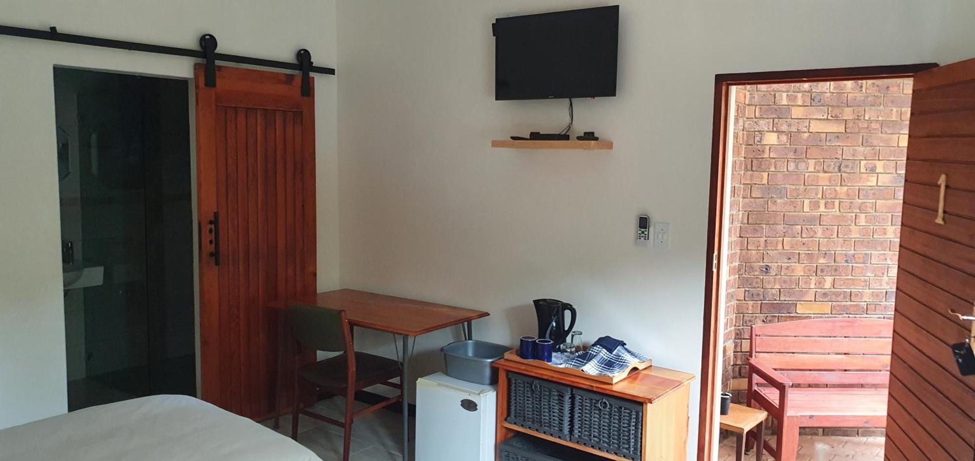 Honeybird Self Catering Accommodation Хлухлуве Номер фото